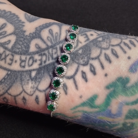 Stunning Silver and Green Bracelet - Picture 4 of 8